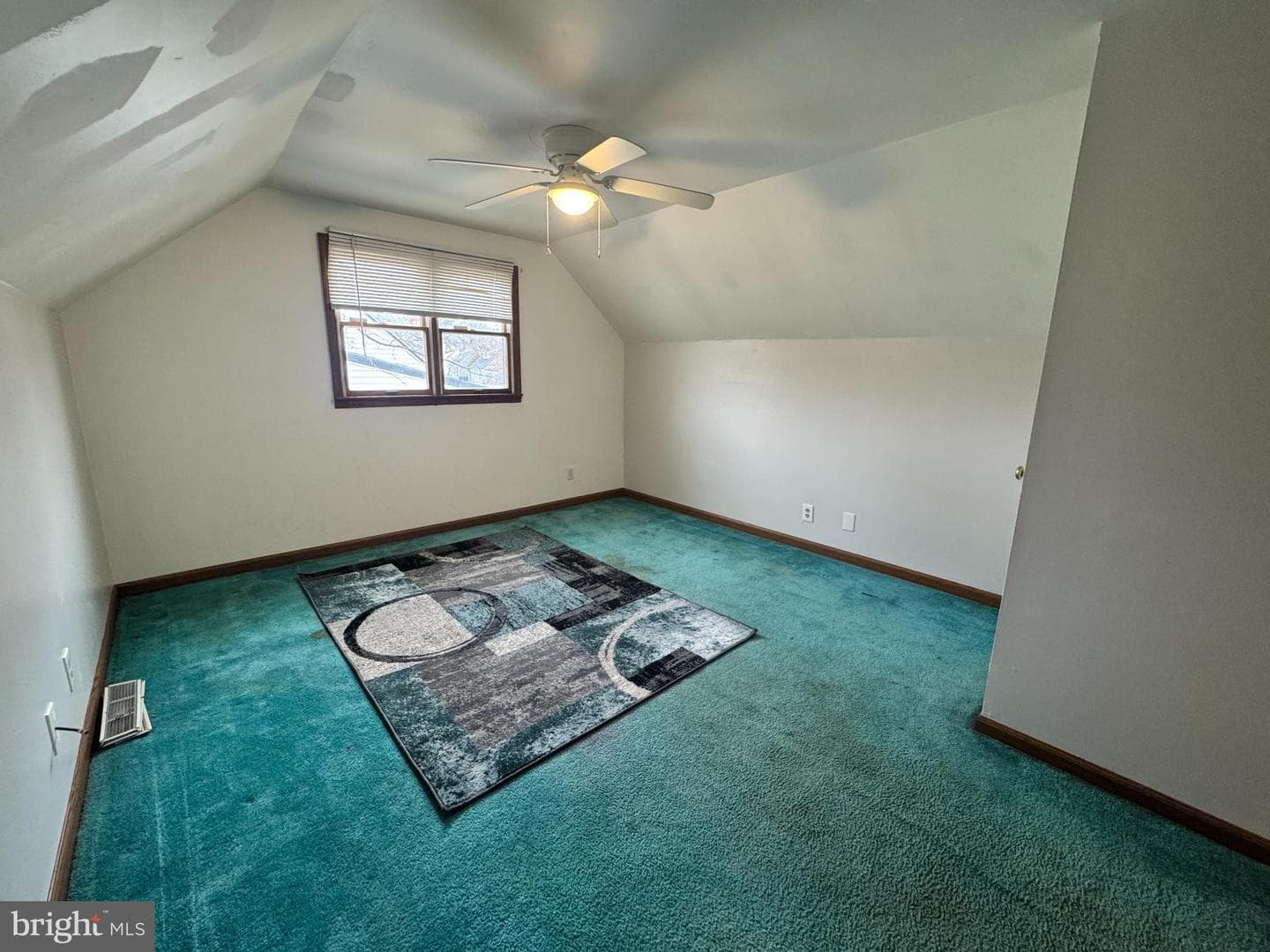 581 Rosemar Drive photo 16