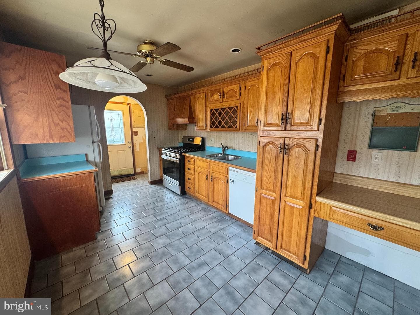581 Rosemar Drive photo 6
