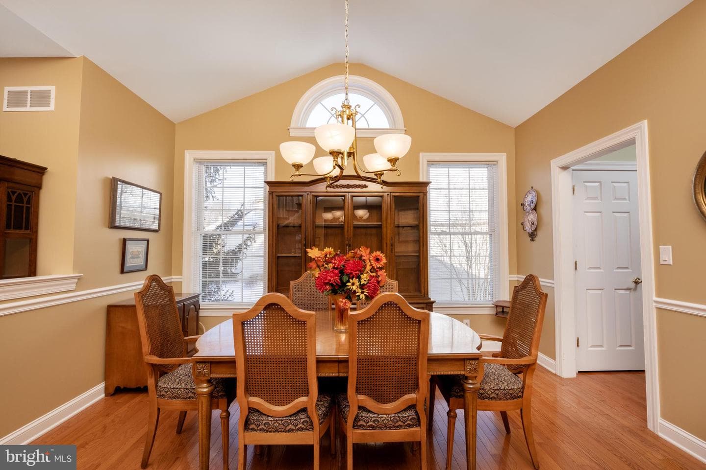 138 Silvertail Lane photo 4