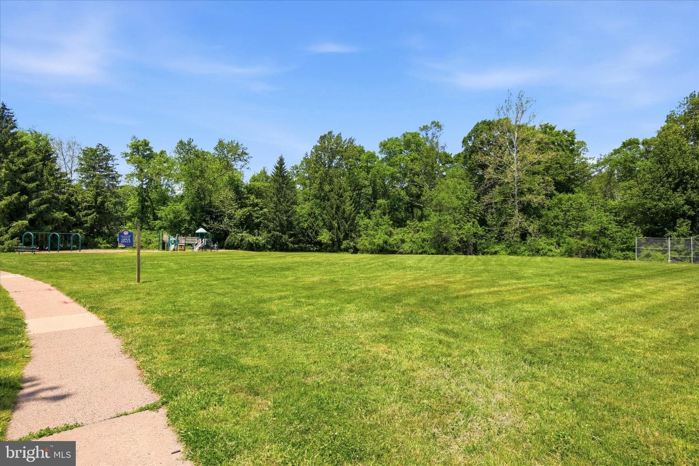 1716 Triumphe Way photo 31
