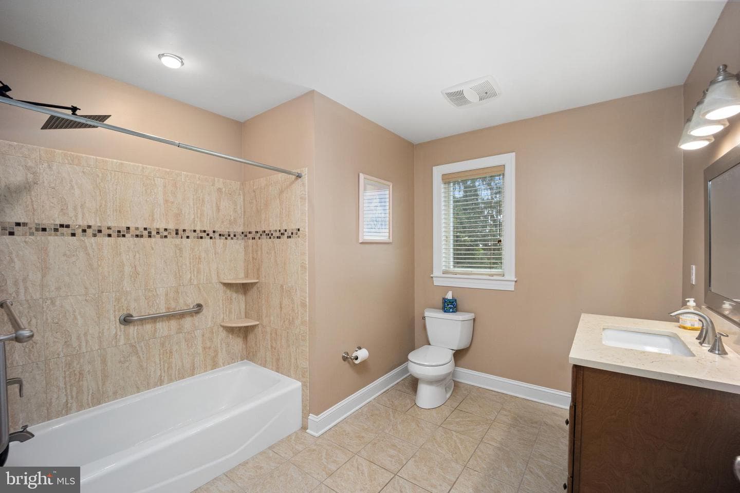 215 E Dark Hollow Road photo 42