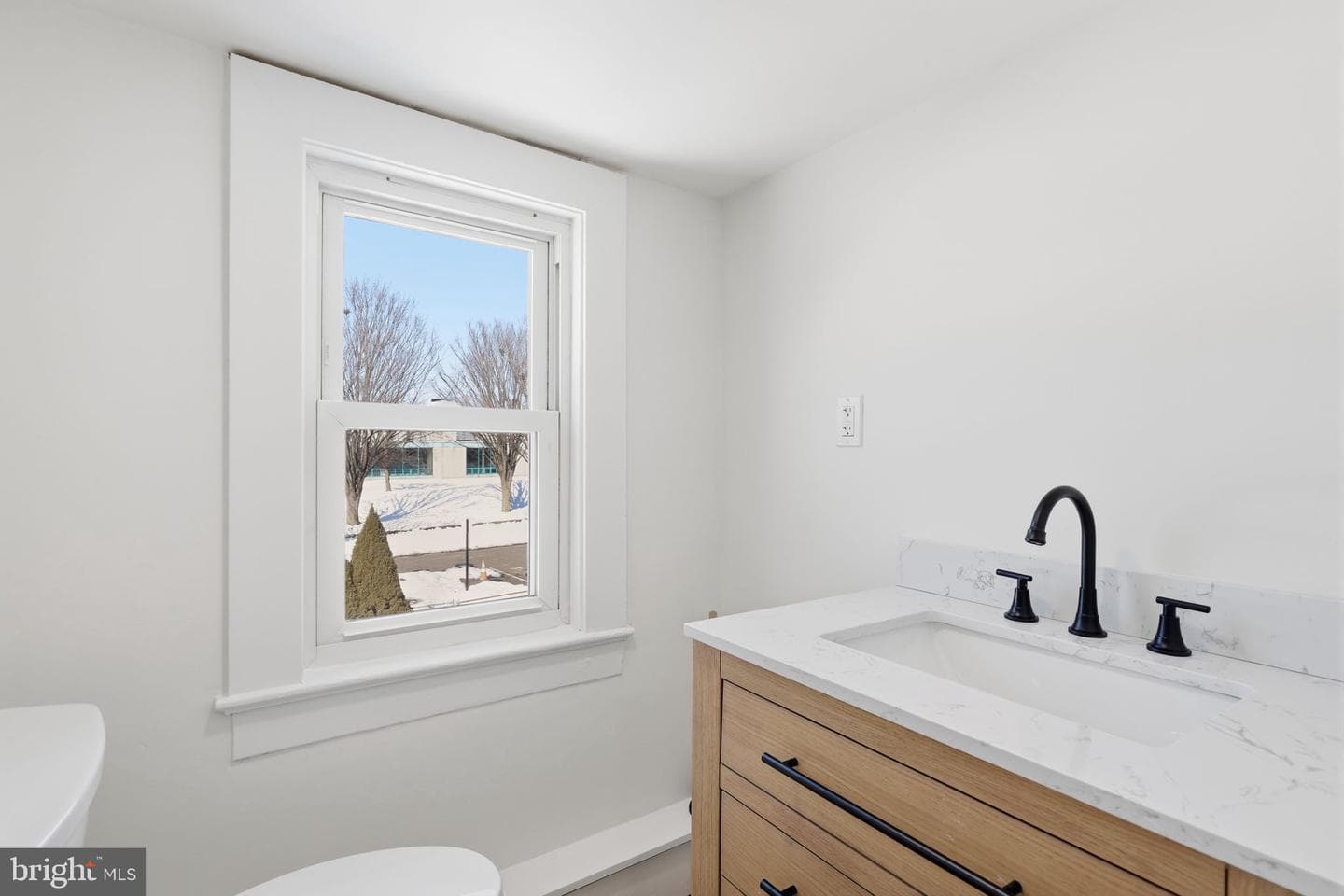 509 Pond Street photo 20