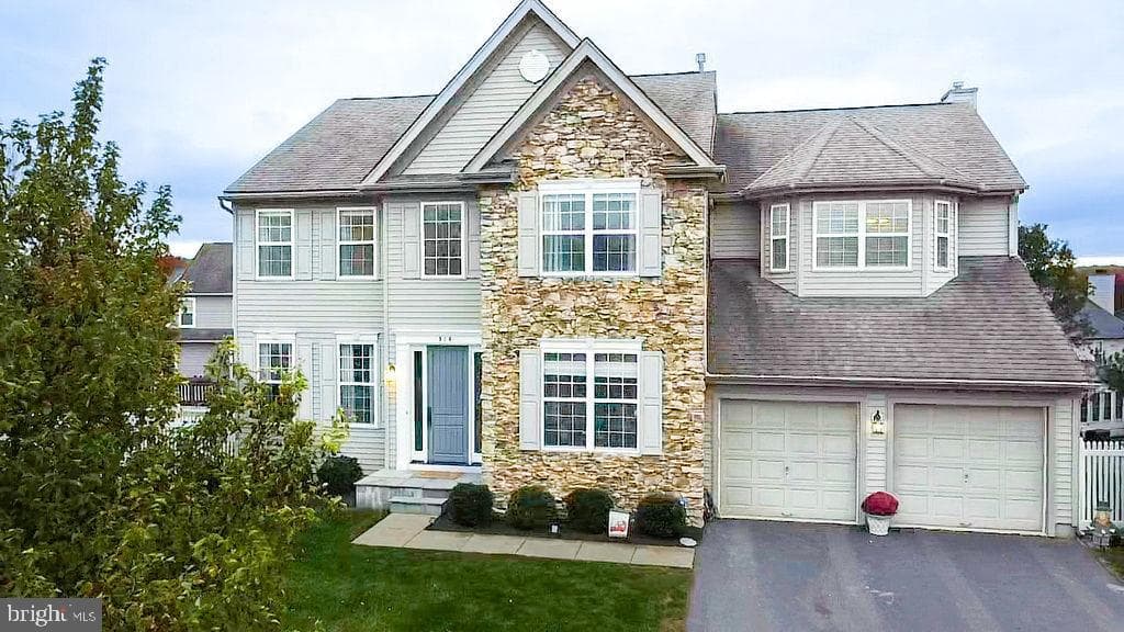 814 Sydni Court photo 2