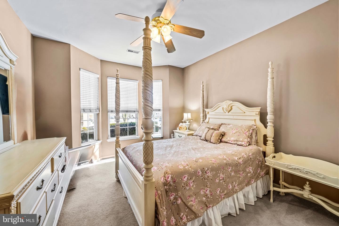 64 Villa Drive photo 14