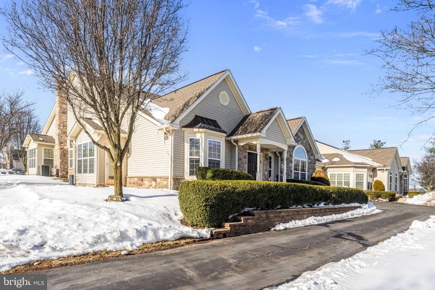 64 Villa Drive photo 24