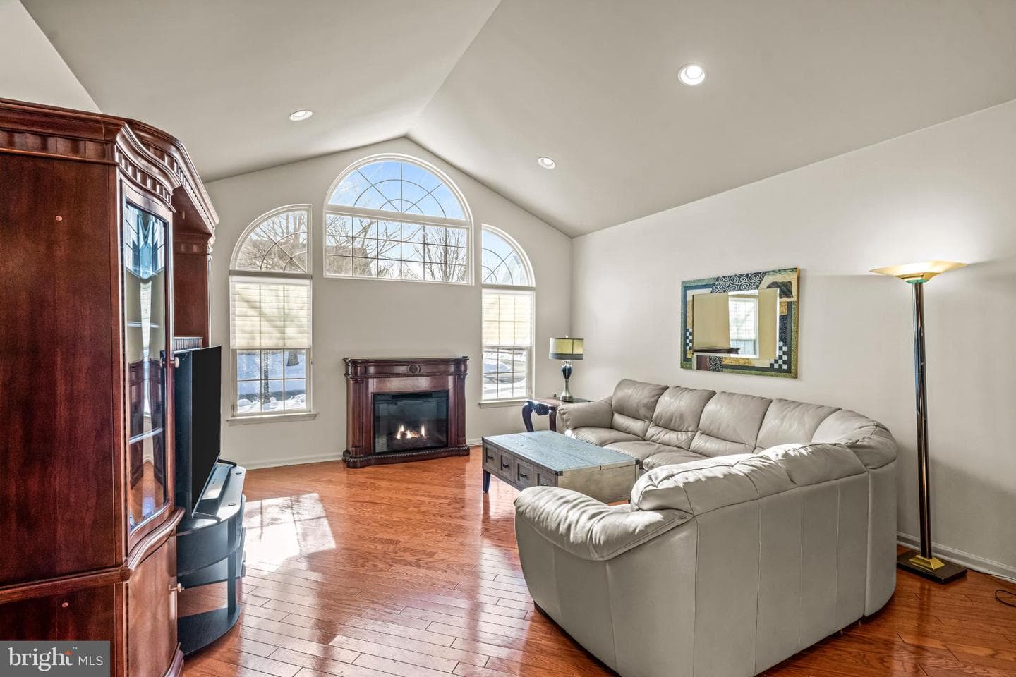 64 Villa Drive photo 3