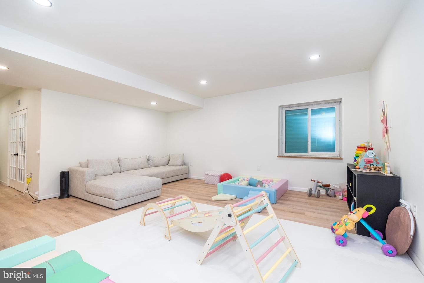 1033 Mariwill Drive photo 42
