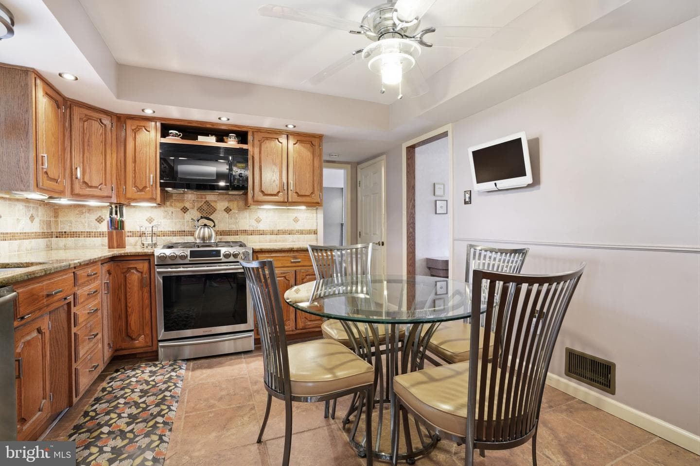194 Gibson Avenue photo 17