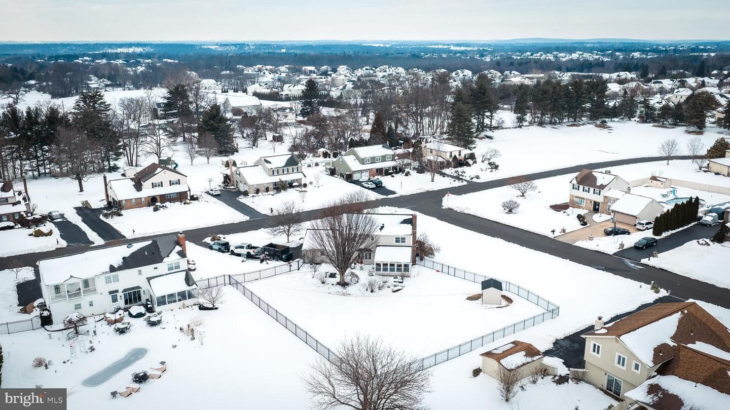 52 Hampton Drive photo 33
