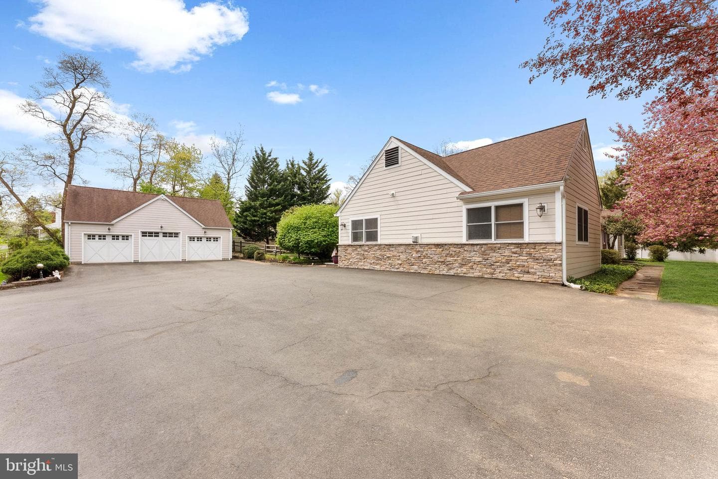 682 Whirlaway Drive photo 7