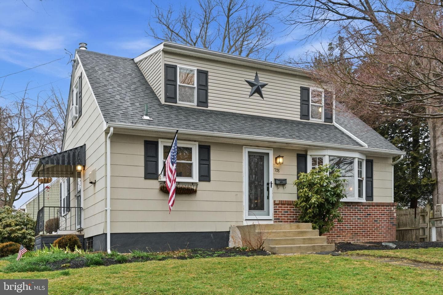 708 Barclay Avenue photo 2