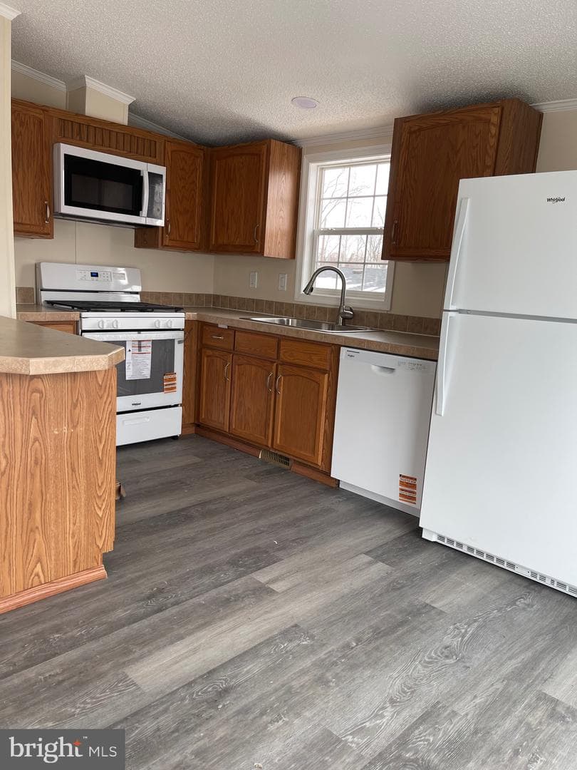 3249 Rose Avenue photo 3