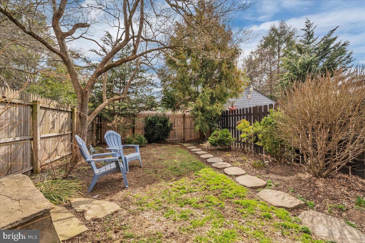 35 E Hendrickson Avenue photo 20