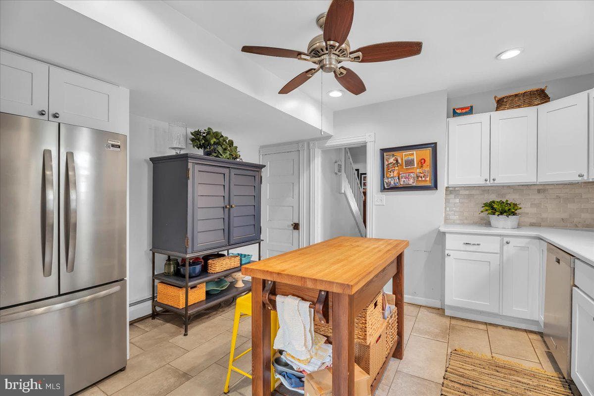 35 E Hendrickson Avenue photo 8