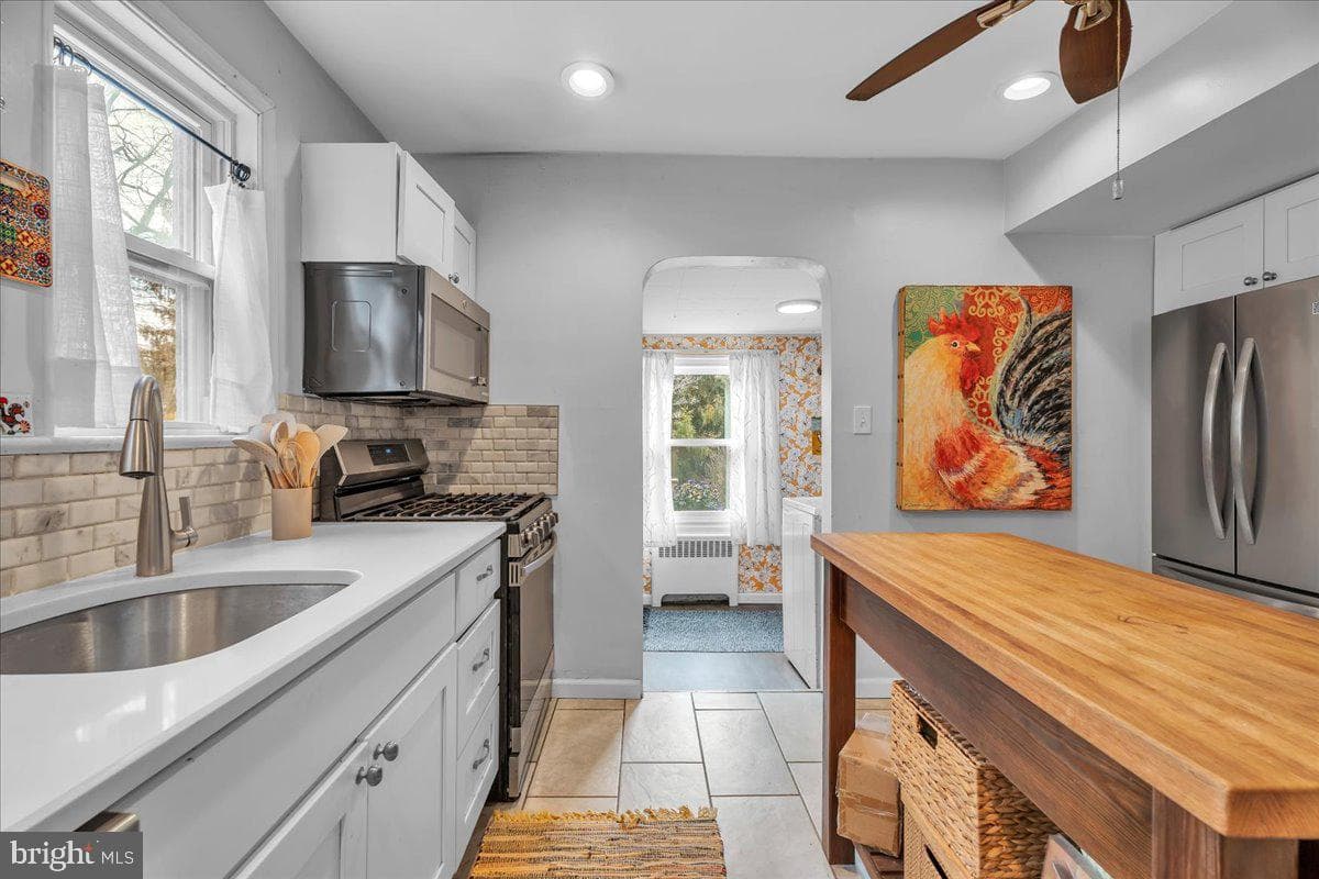 35 E Hendrickson Avenue photo 9