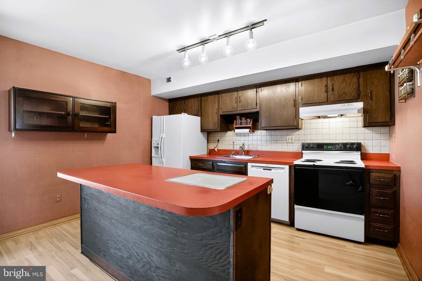 1009 Burnley Court photo 11