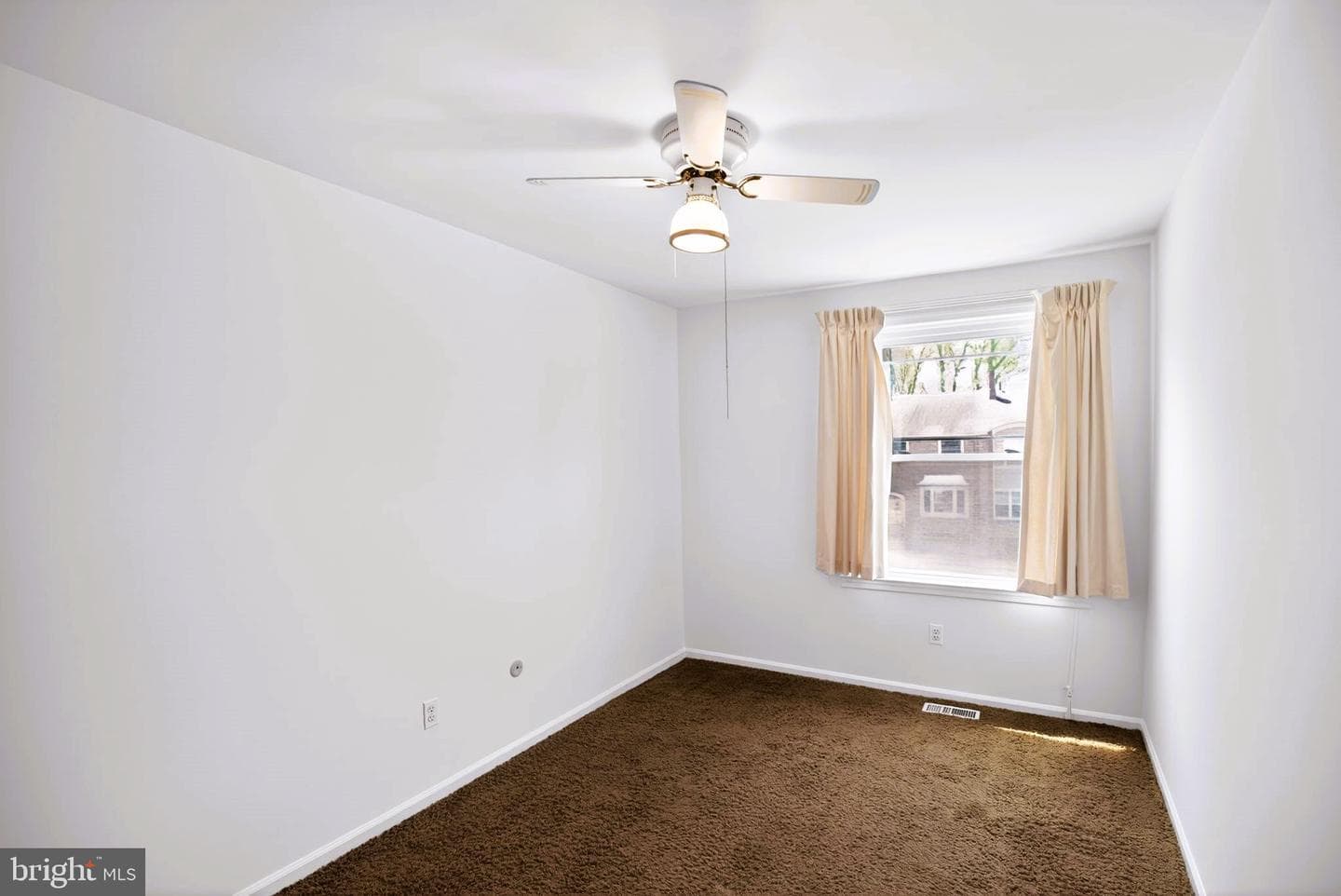 1009 Burnley Court photo 17