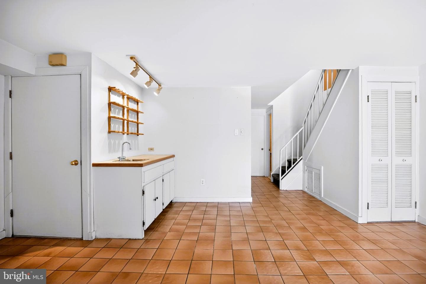 1009 Burnley Court photo 23