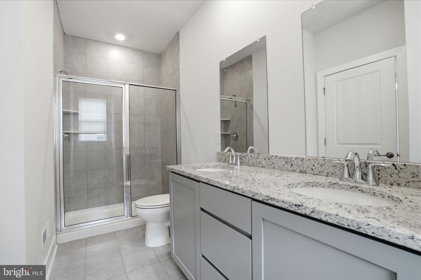 114 B King Street photo 11