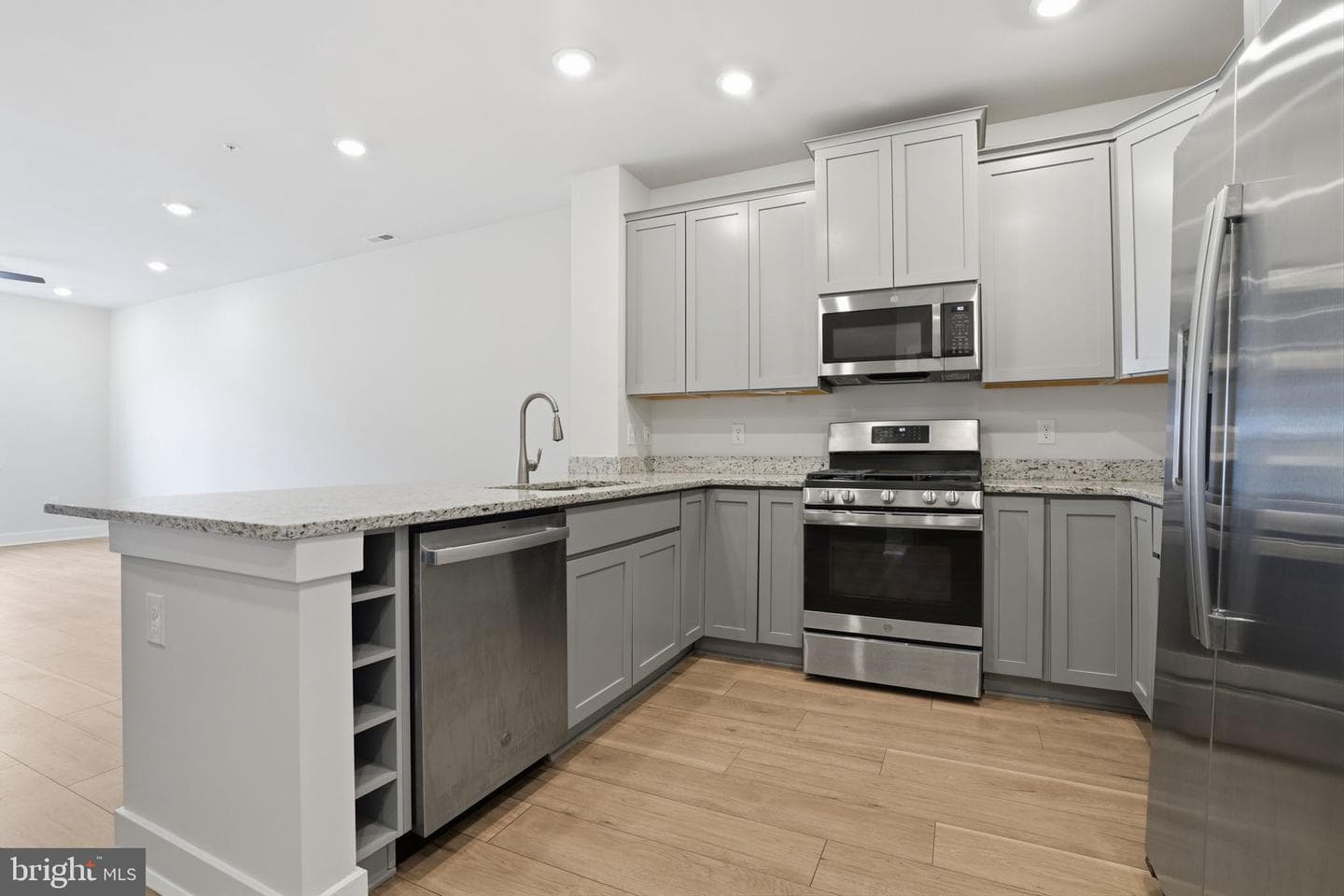 114 B King Street photo 4