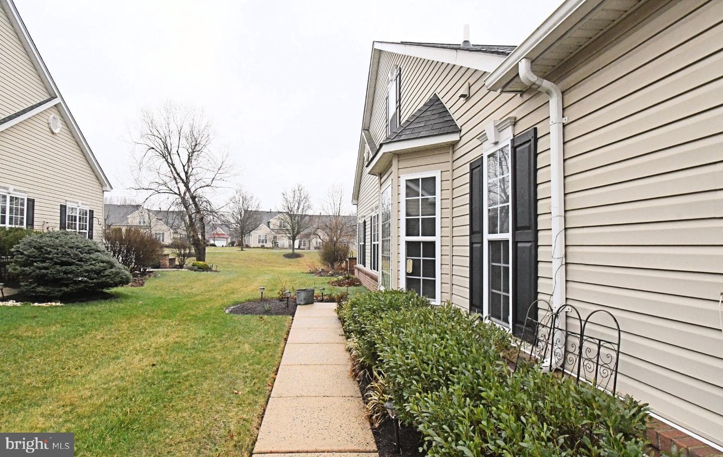 215 Dorchester Drive photo 3