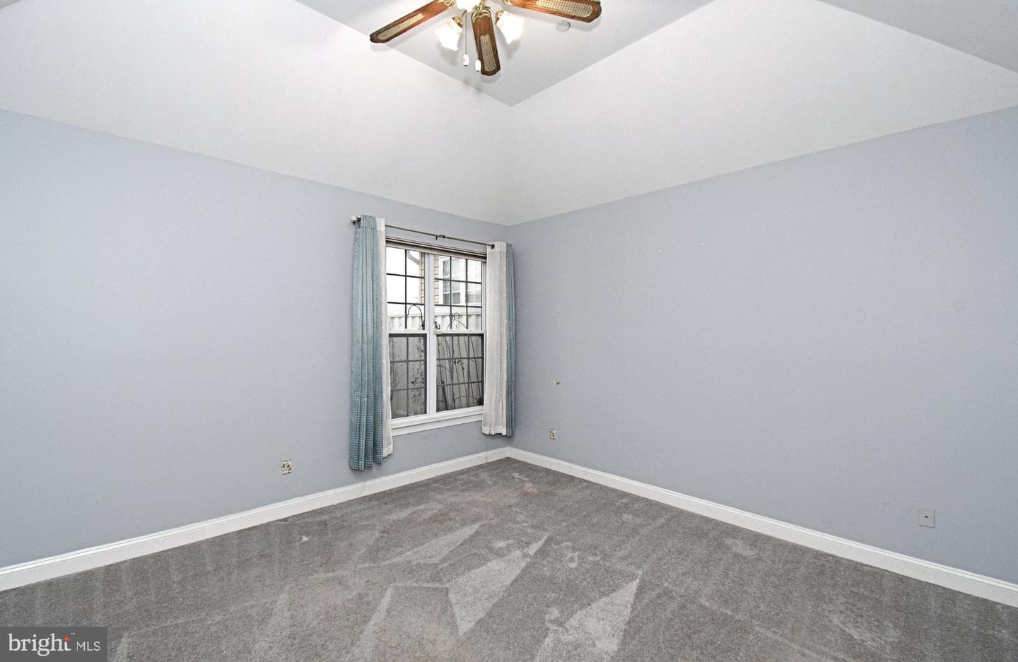 215 Dorchester Drive photo 30