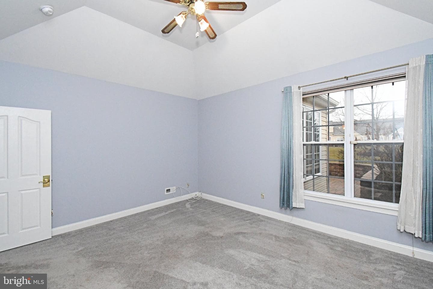 215 Dorchester Drive photo 33