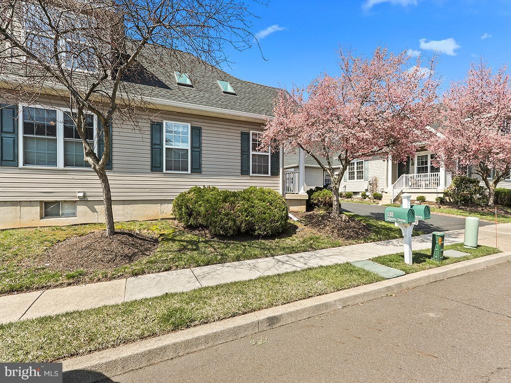 132 Liberty Drive photo 2