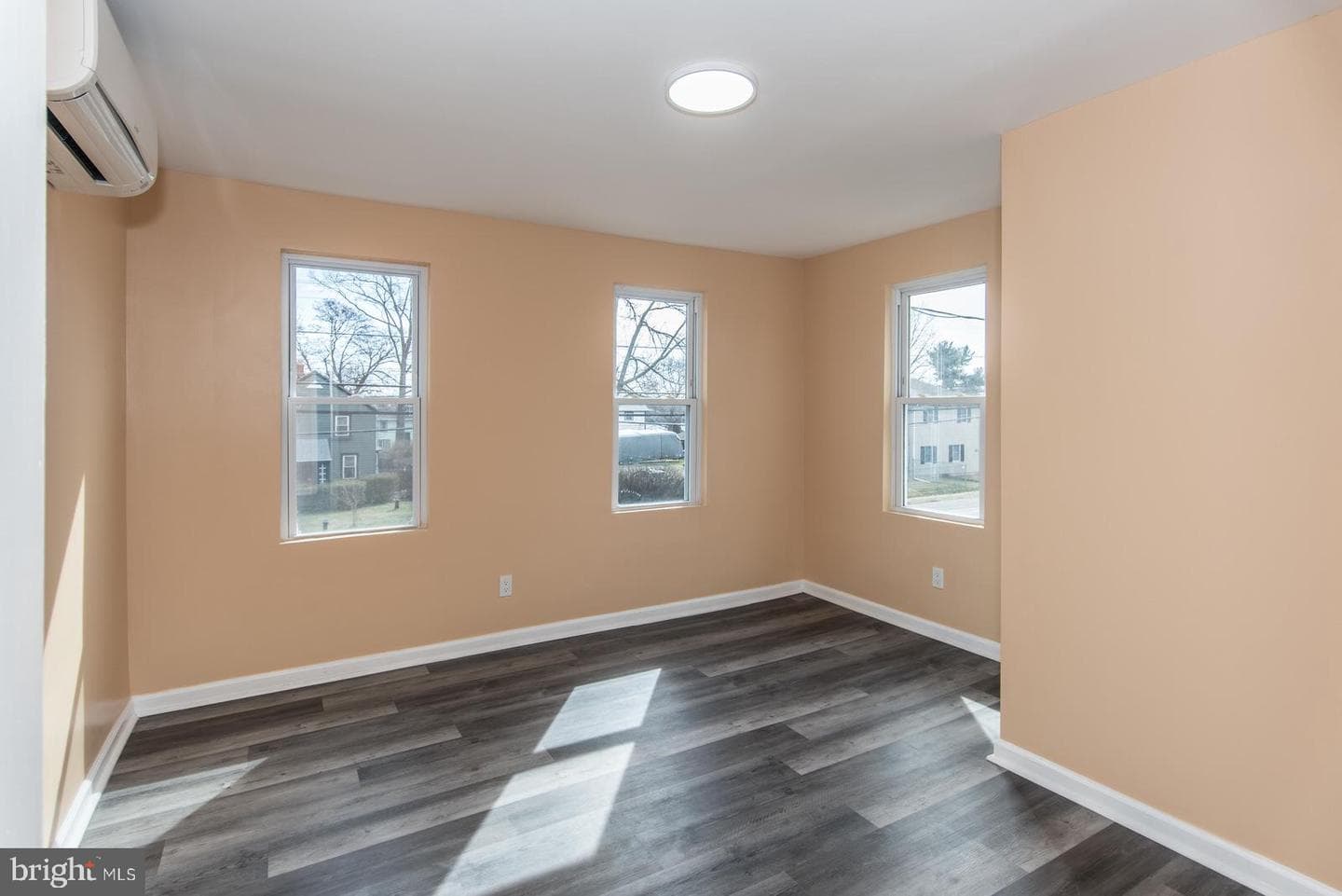 7105 N Radcliffe Street photo 32