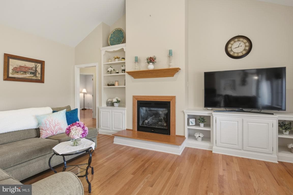 1525 Gateway Drive photo 4