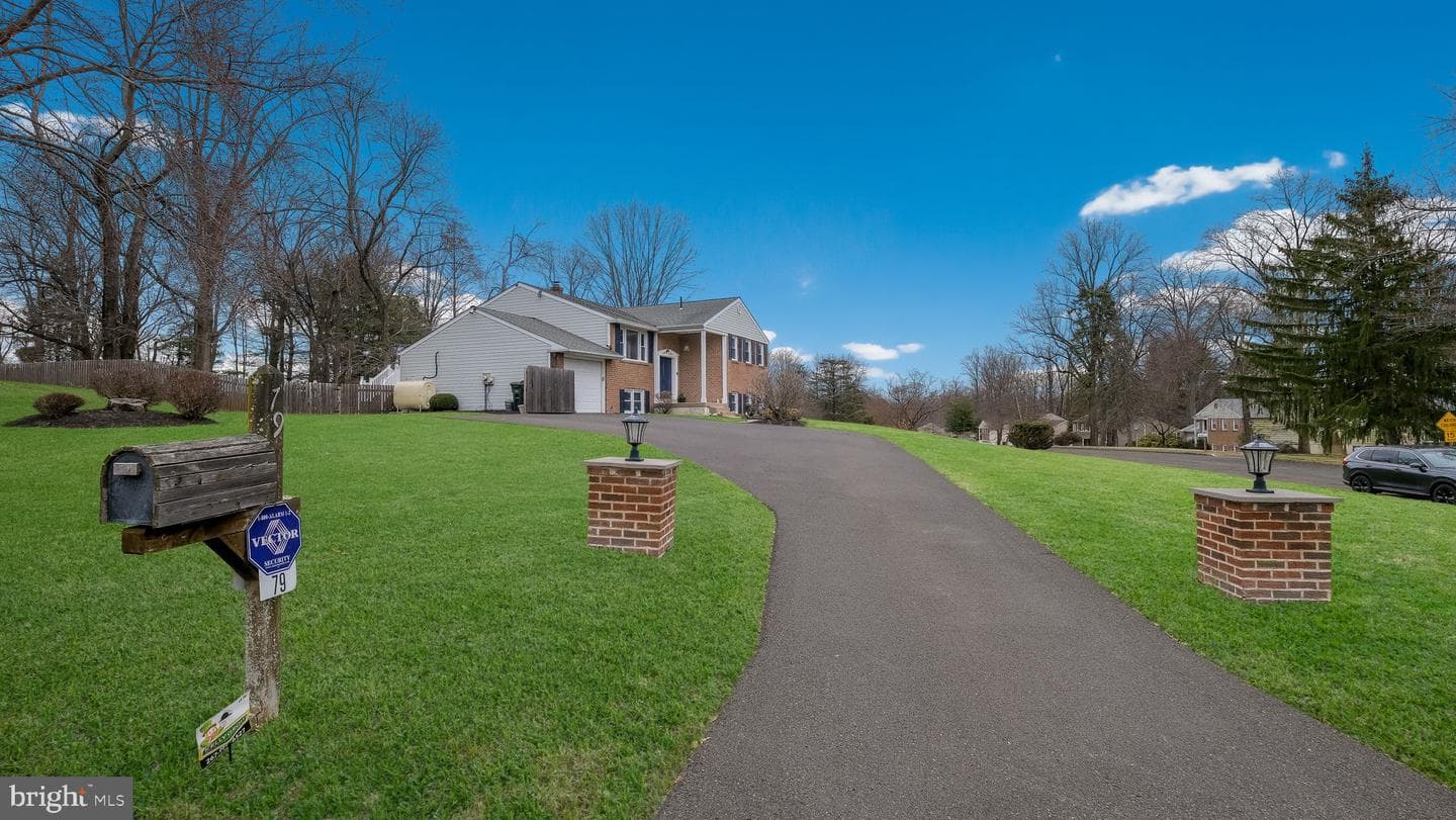 79 W Buttonwood Dr photo 2