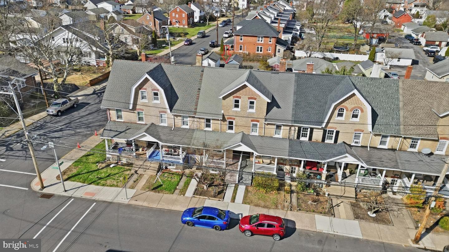629 Juniper Street photo 2
