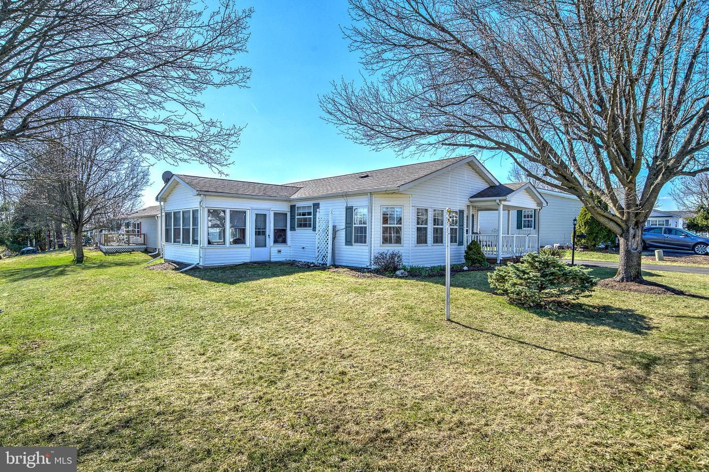 598 Walnut Court photo 2