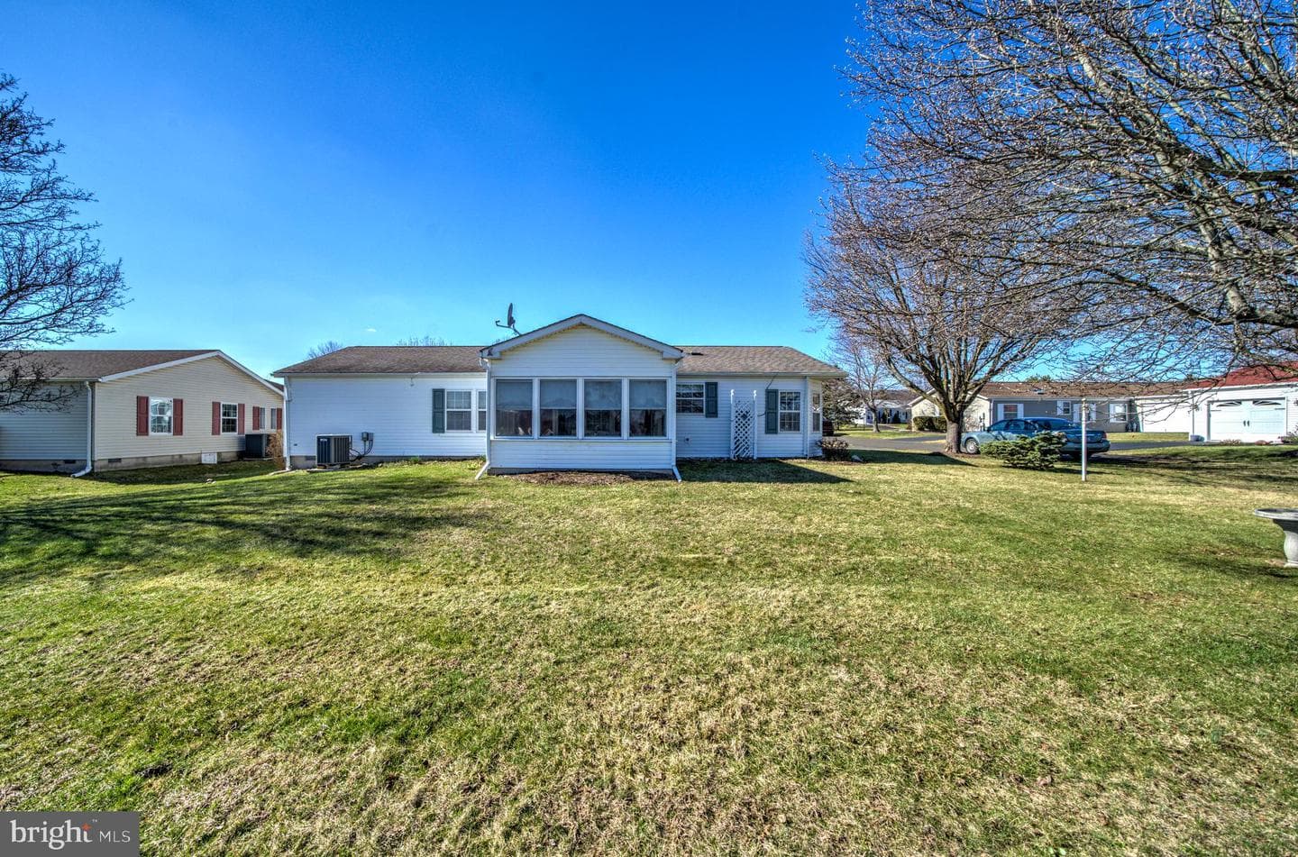 598 Walnut Court photo 3