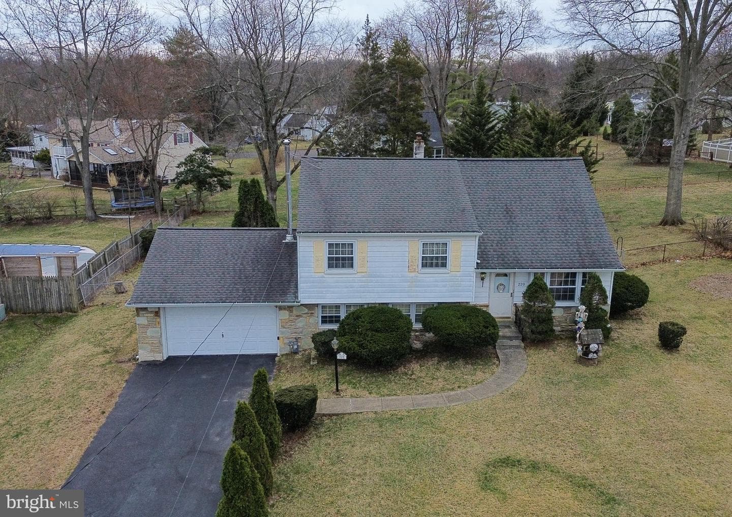 220 Hampshire Drive photo 23
