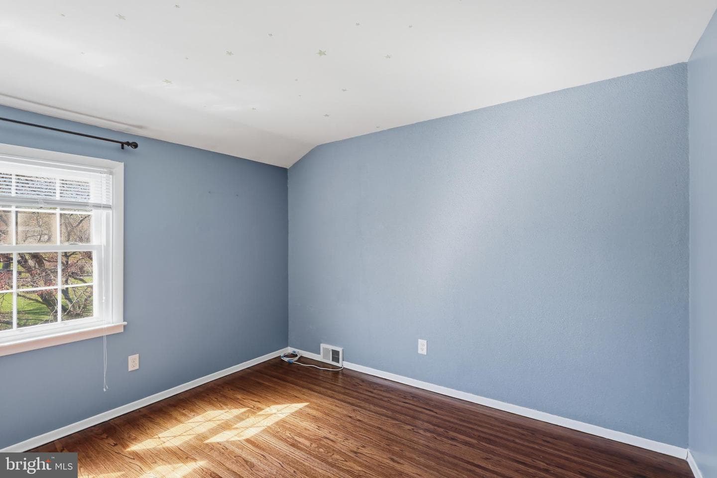 221 Valley Drive photo 32