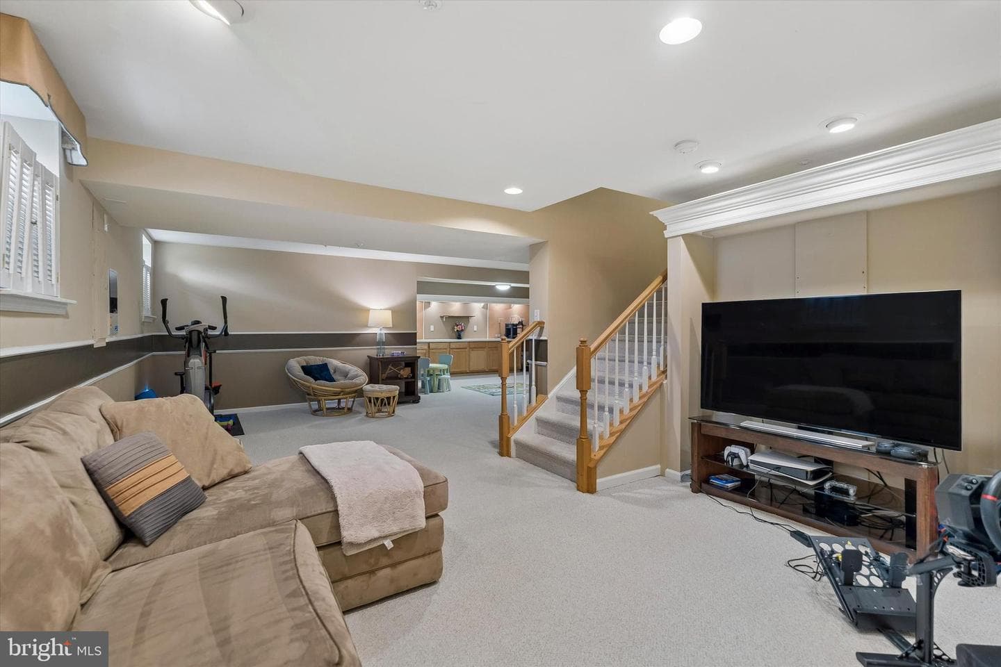 602 Bellflower Boulevard photo 28