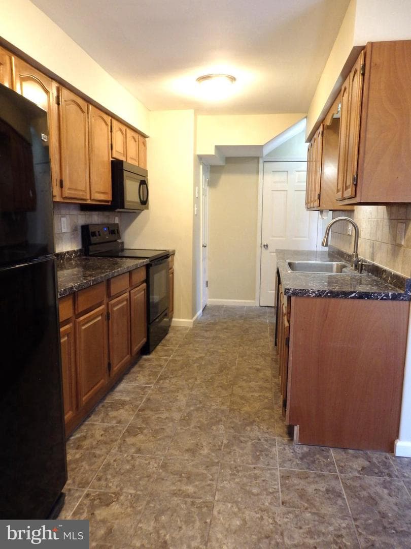 201 Lancaster Court photo 11
