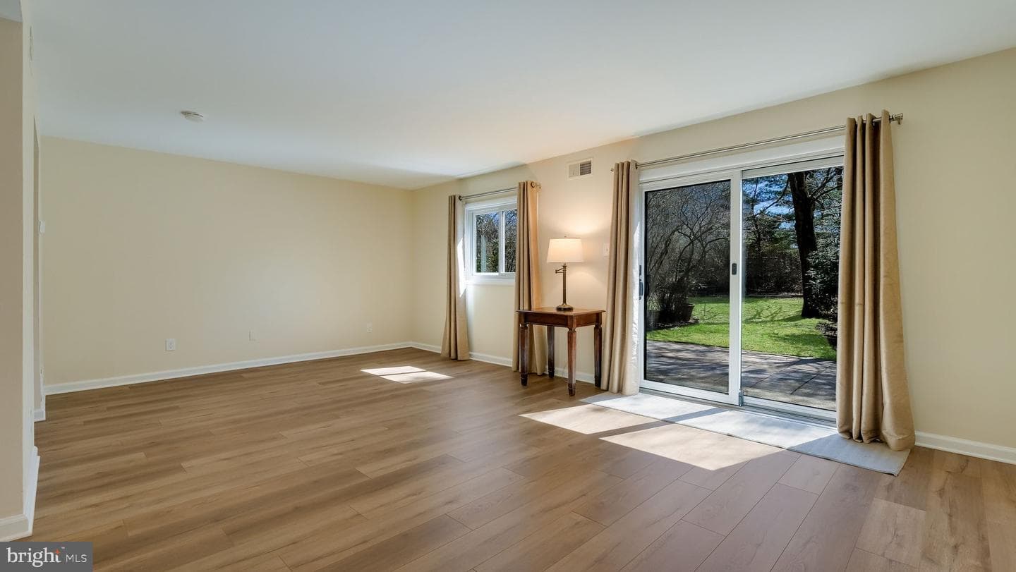 11 Eden Roc Street photo 20