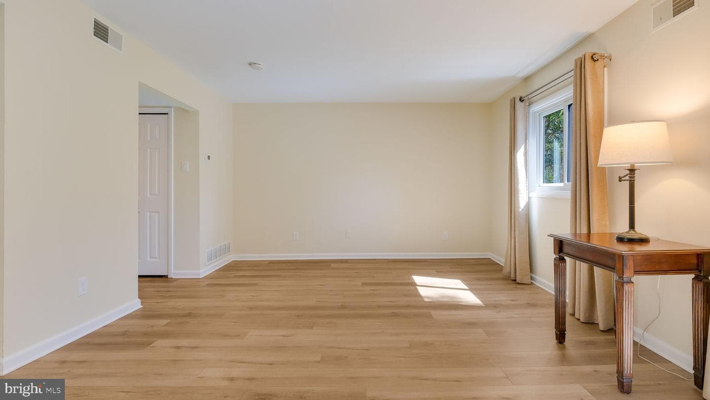 11 Eden Roc Street photo 22