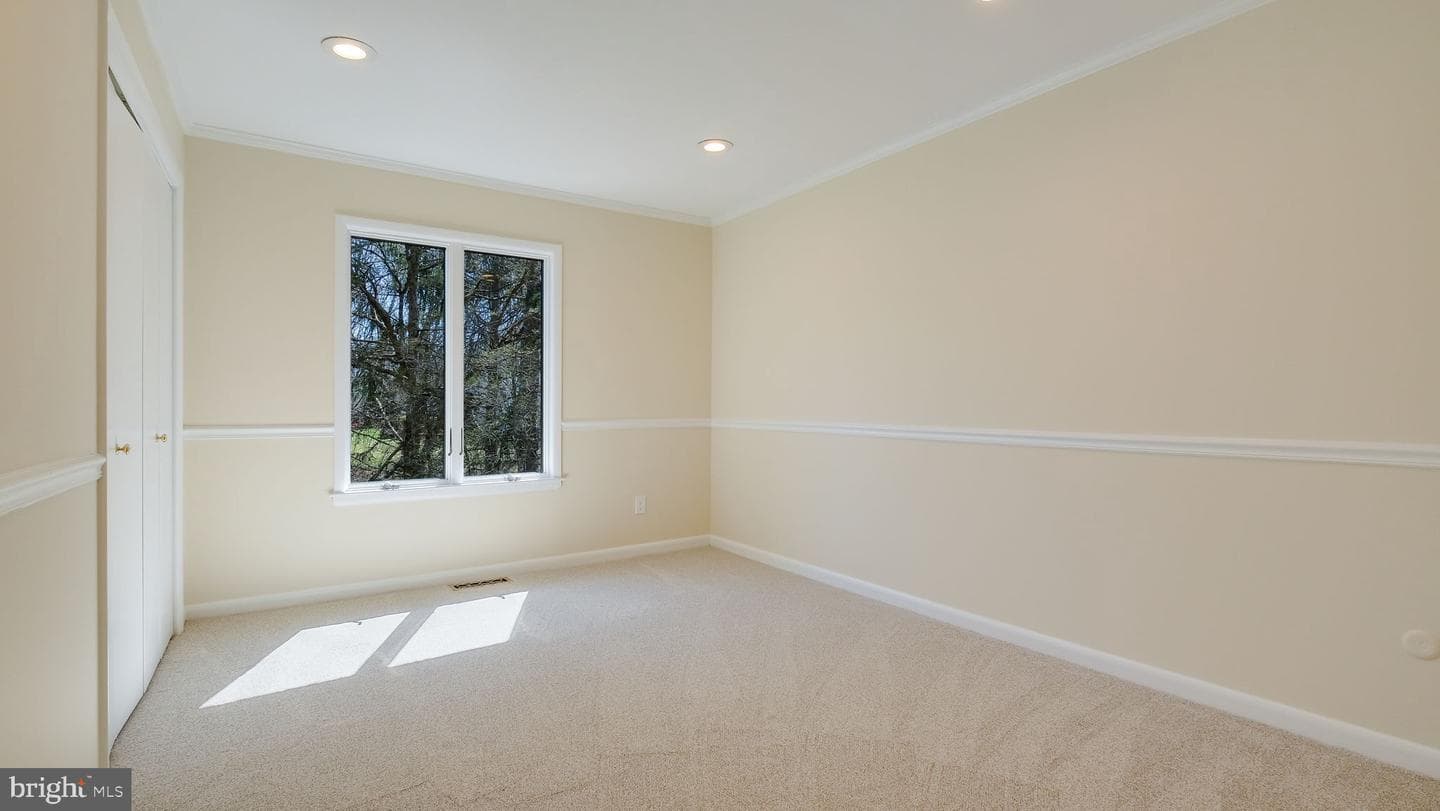 11 Eden Roc Street photo 37