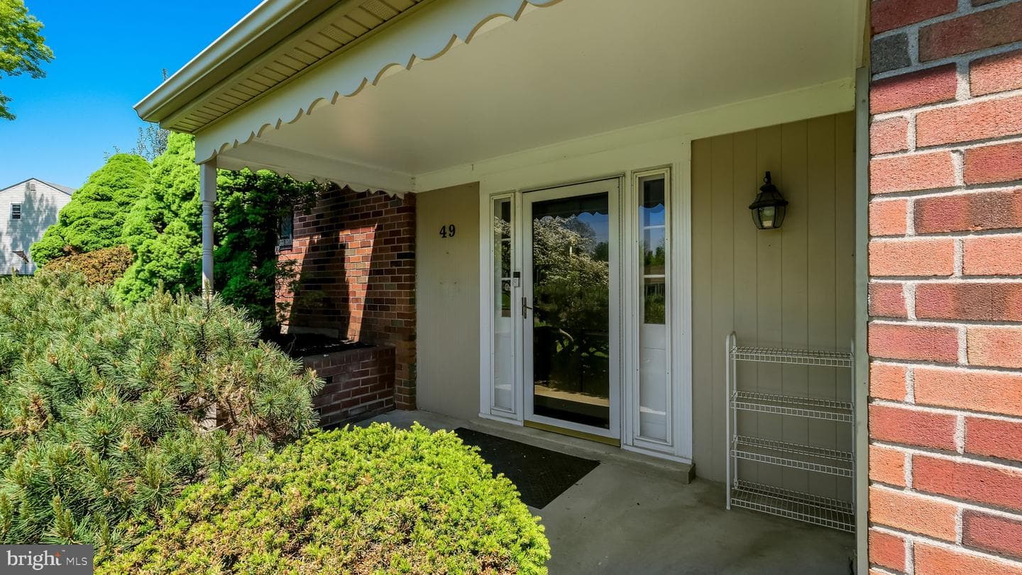 49 Surrey Drive photo 3