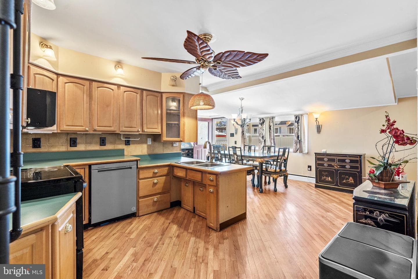 4564 Oak Avenue photo 10