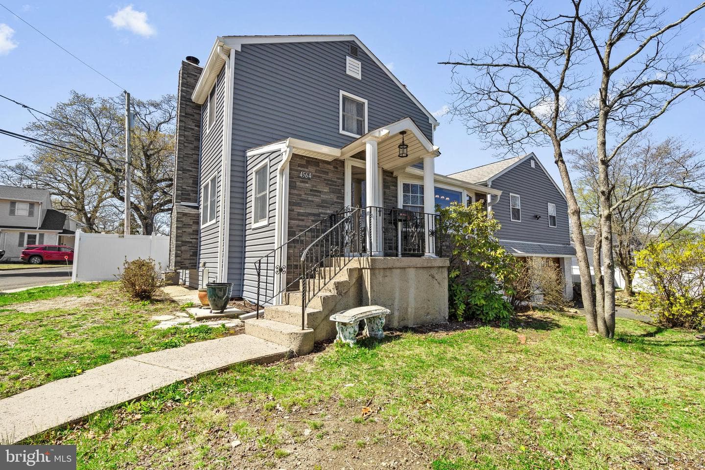 4564 Oak Avenue photo 2