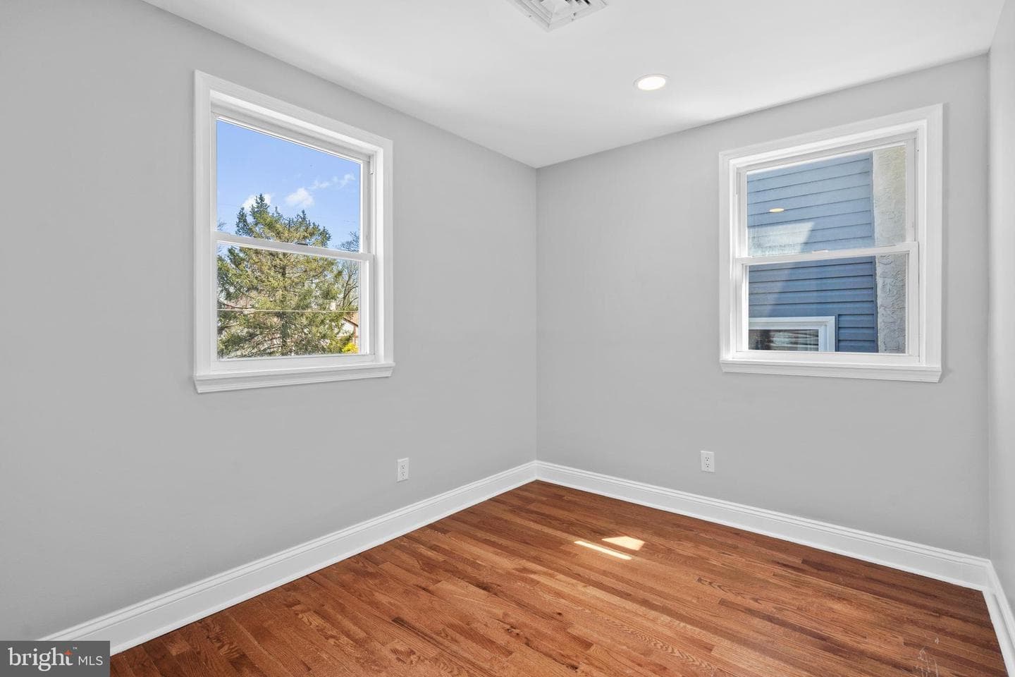 4564 Oak Avenue photo 28