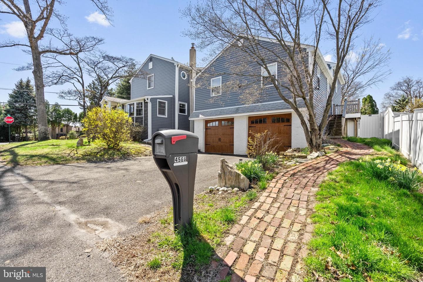 4564 Oak Avenue photo 3