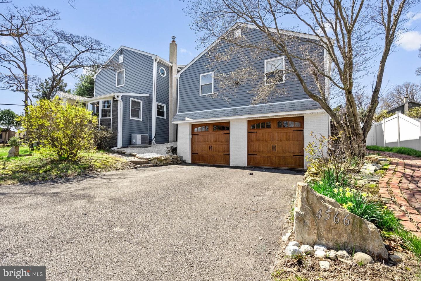 4564 Oak Avenue photo 4
