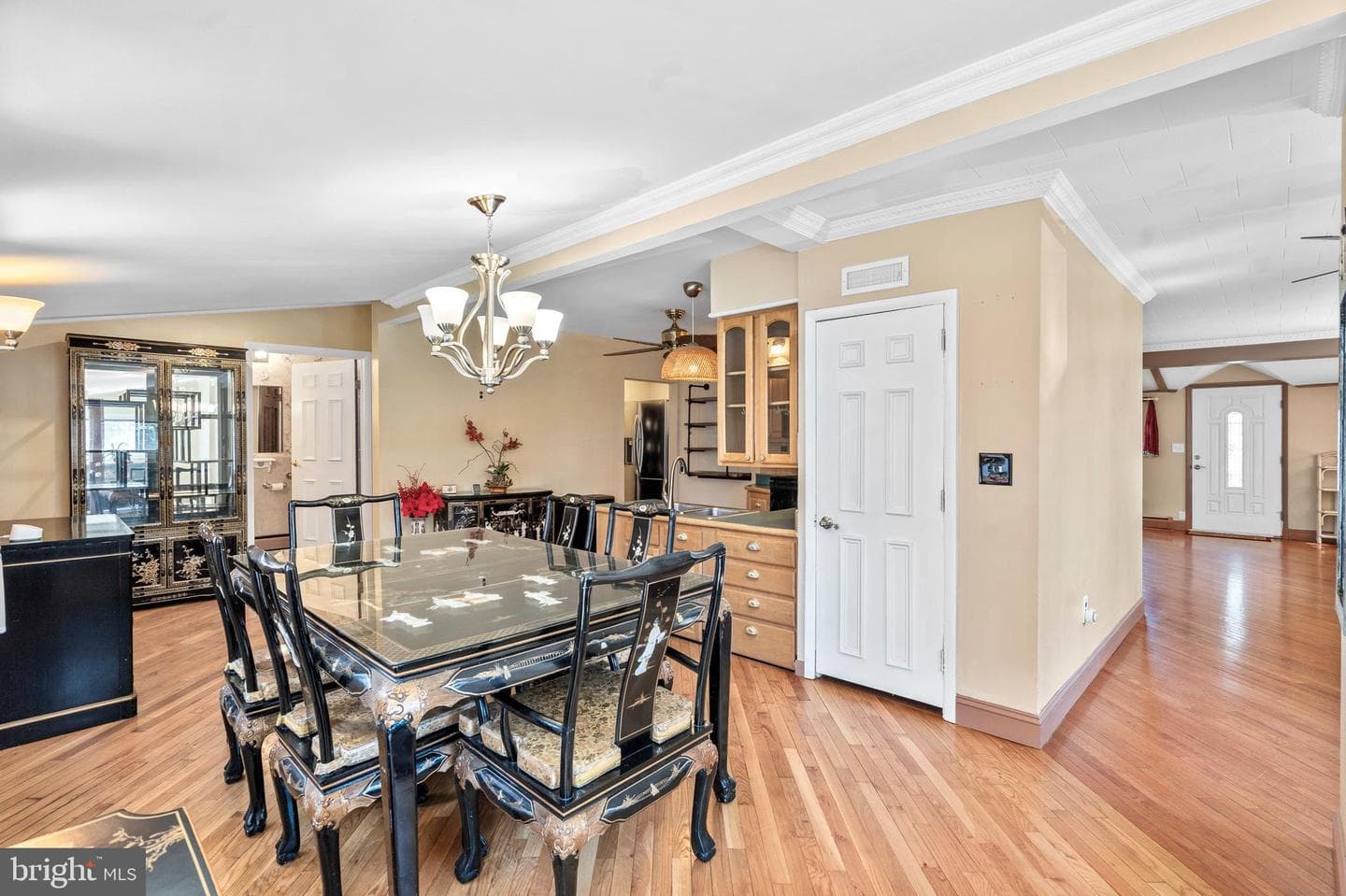 4564 Oak Avenue photo 8