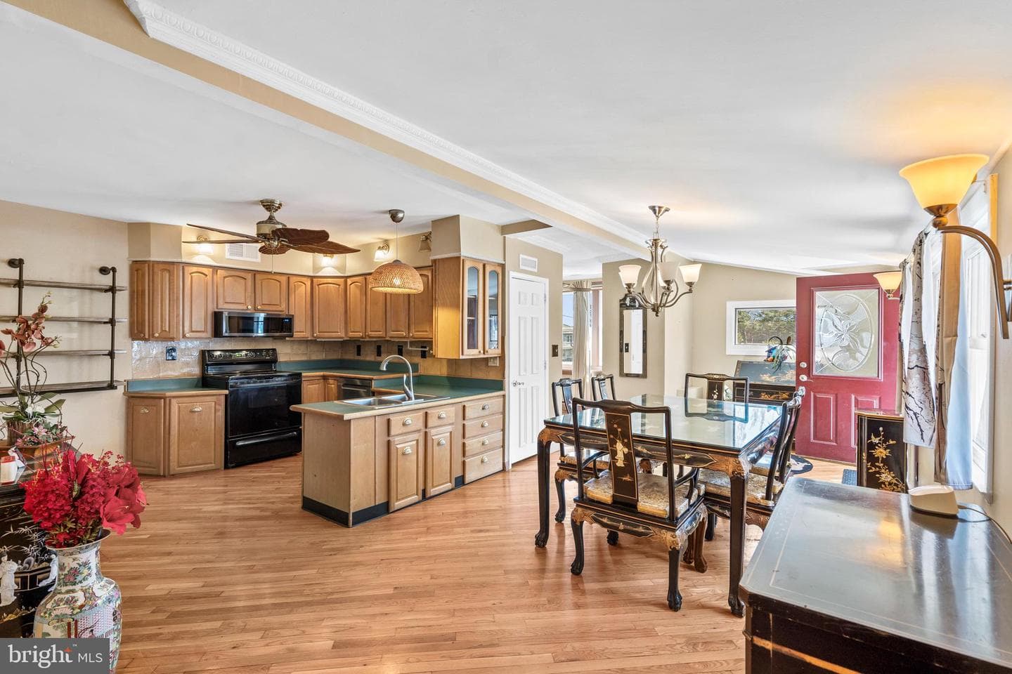 4564 Oak Avenue photo 9