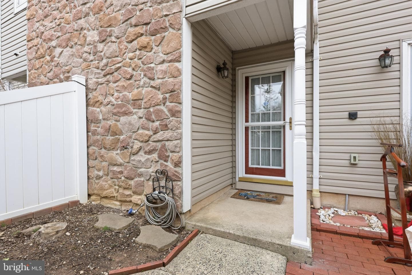 2105 Potters Place photo 2